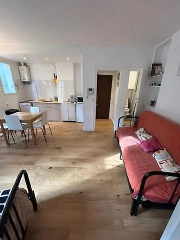 Apartment Ferienwohnung Paris Sacre Coeur Montmartre Et Tour Eiffel, 8 People,