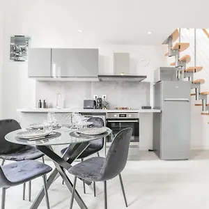 https://lurbain-superbe-mezzanine.fr-provencehotel.com