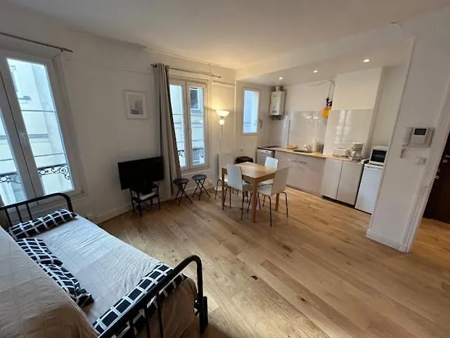 Paris Sacre Coeur Montmartre Et Tour Eiffel, 8 People, Apartment