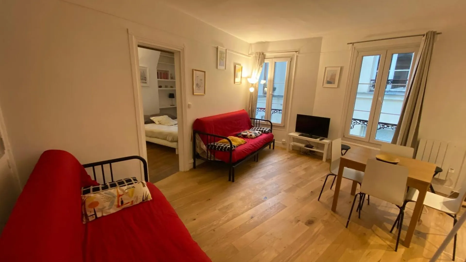 Paris Sacre Coeur Montmartre Et Tour Eiffel, 8 People, Apartment